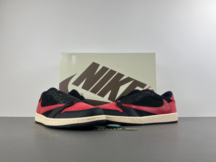 Travis Scott x Air Jordan 1 Low OG DM7866-061