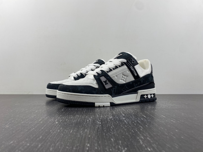LOU1VTON trainer (EU47)