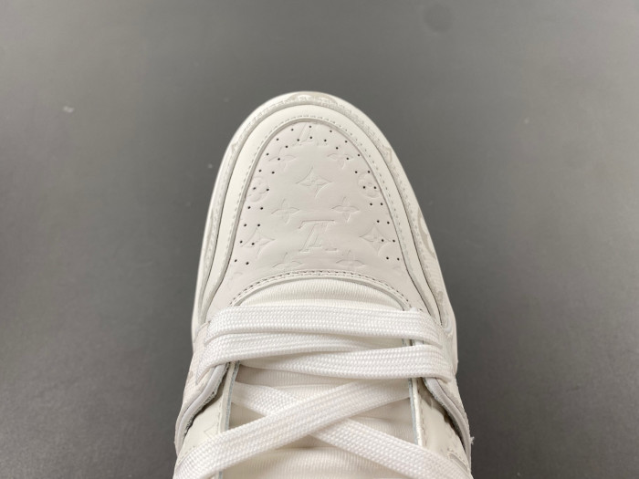 LOU1VTON trainer (EU47)