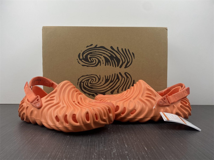 Cr*0*s pollex clog by salehe bembury urchin