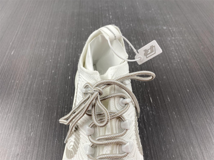G*u*i1 run sneaker