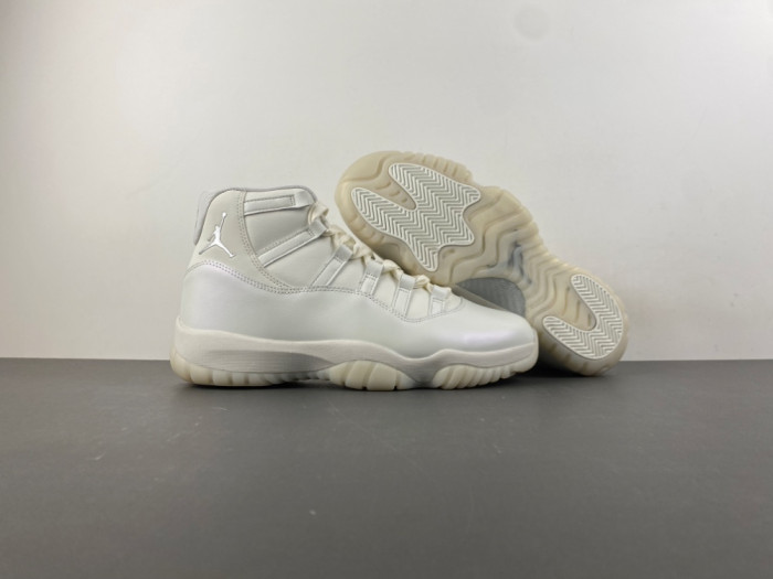 Air Jordan 11 Retro Pearl AR0715-110