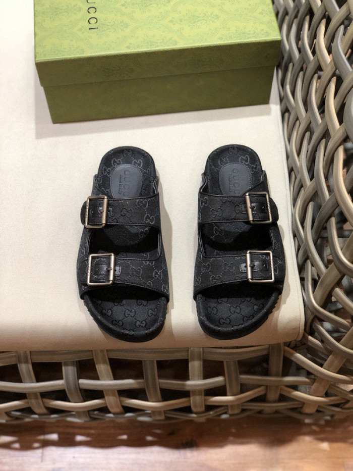 G*u*i sandals
