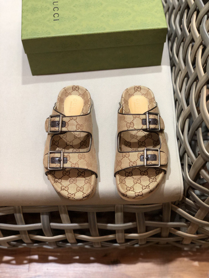 G*u*i sandals