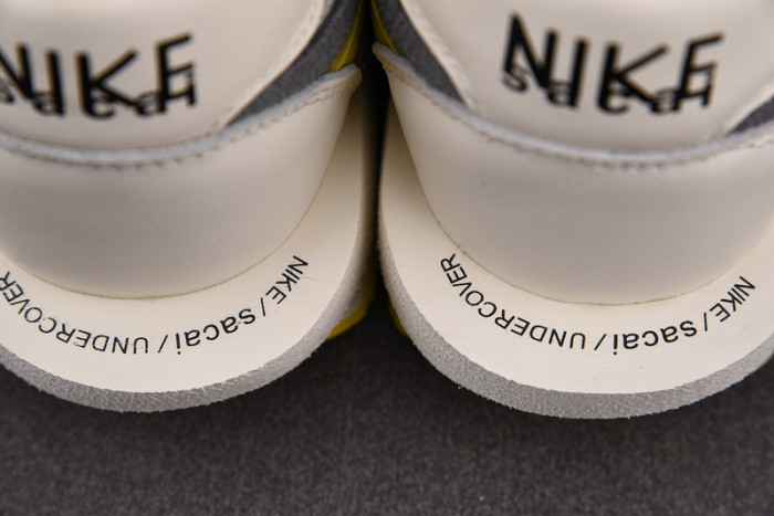 nike vaporwaffle sacai sesame dark iris dd1875-500